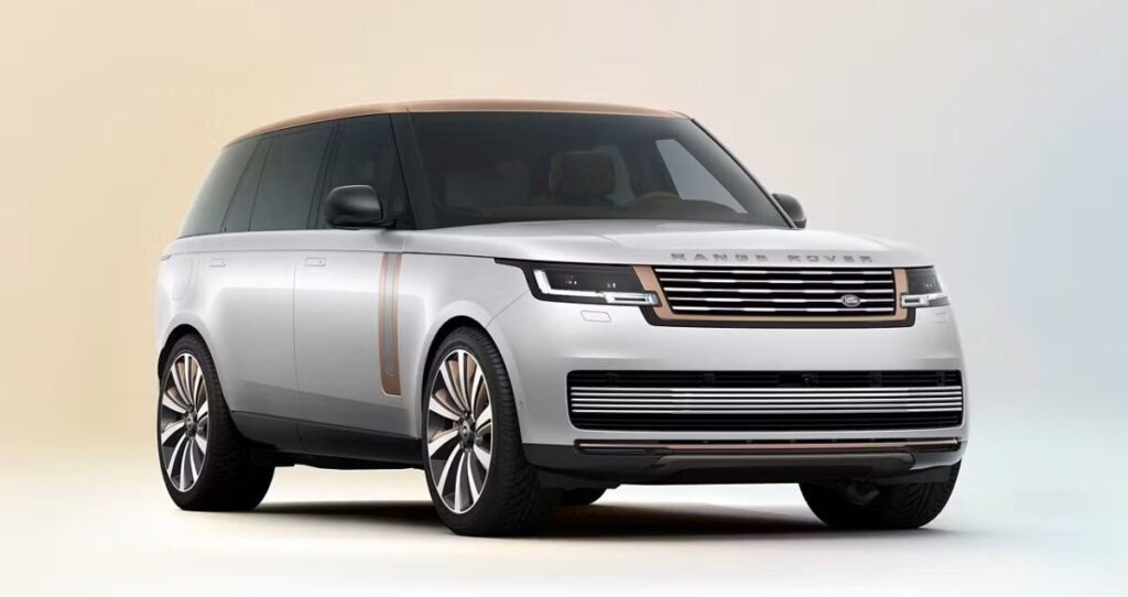 レンジローバーは金持ちの車?乗ってる人のオーナー像(海外参考)・維持費・リセールも【年収・職業】