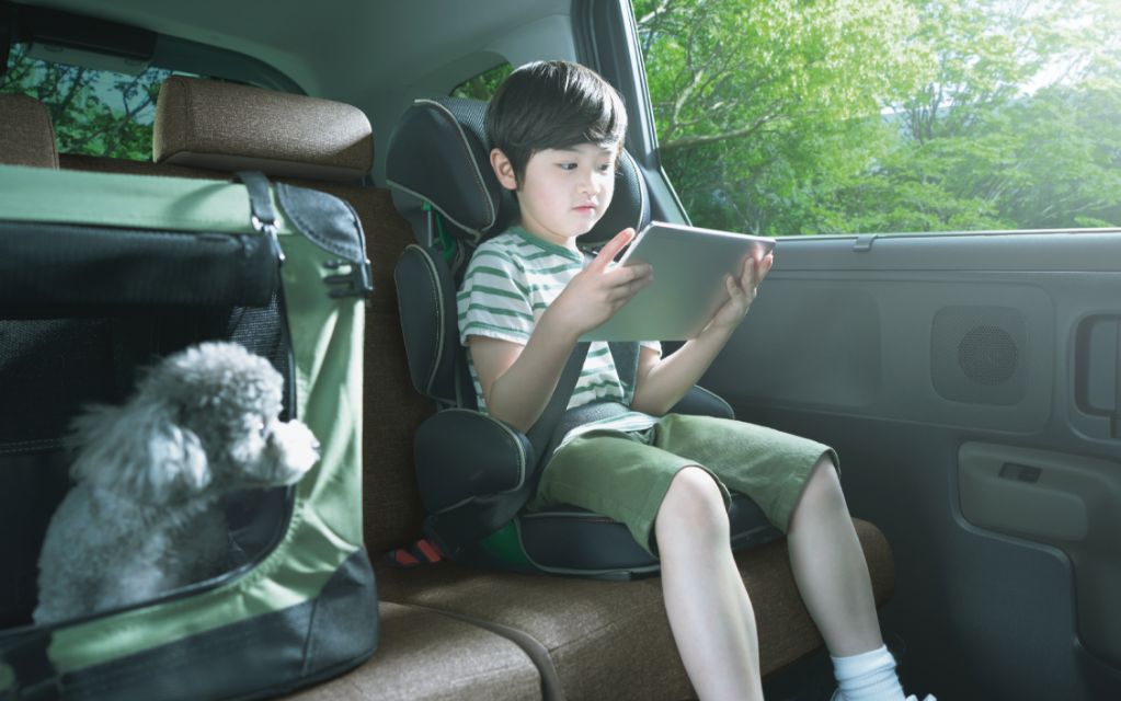 3つの内装カラーがもたらす車内空間の雰囲気の違い